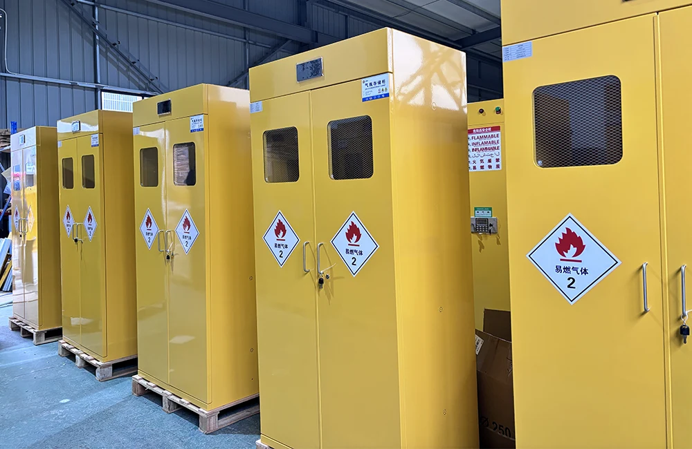 இரசாயனங்களுக்கு ஏன் தொழில்முறை பாதுகாப்பு பெட்டிகள் தேவை?